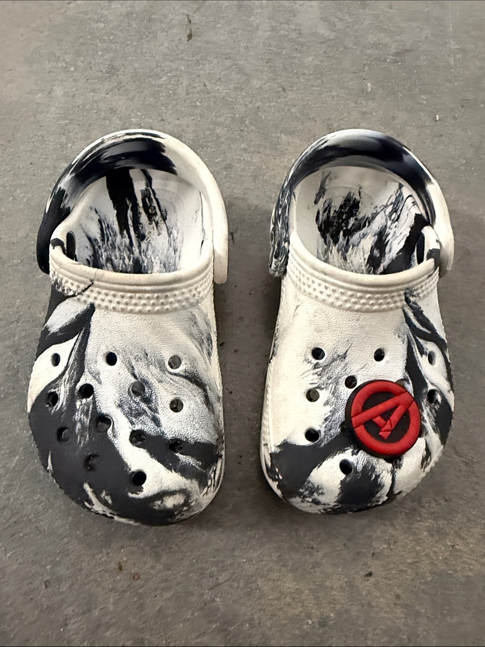 Kids Marble-Print Clog in White and Black with Red Accent